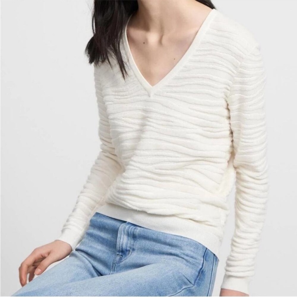 Theory White V-Neck Sweater with Relaxed Fit zebra small 0